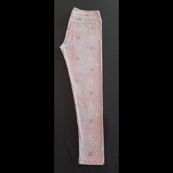 LulaRoe Leggings size Tall & Curvy - Picture 5 of 7